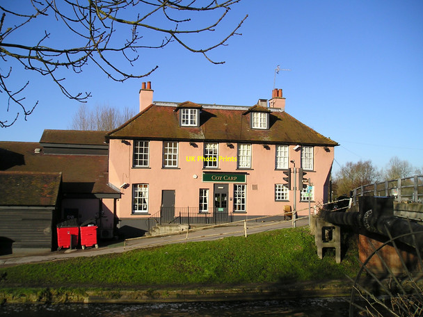 Photo 6"x4" The Coy Carp Pub, Harefield Hill End\/TQ0491 c2010