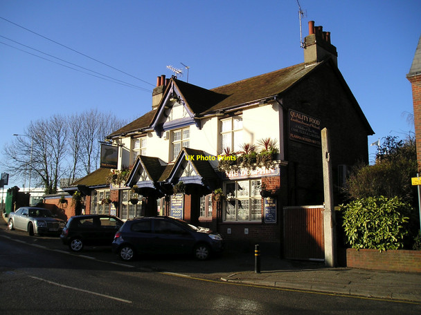 Photo 6"x4" The Dolphin Pub, Uxbridge Uxbridge c2010
