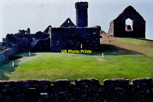 Photo 6"x4" Peel Castle interior - View towards southwest corner Peel\/SC2484 c2003