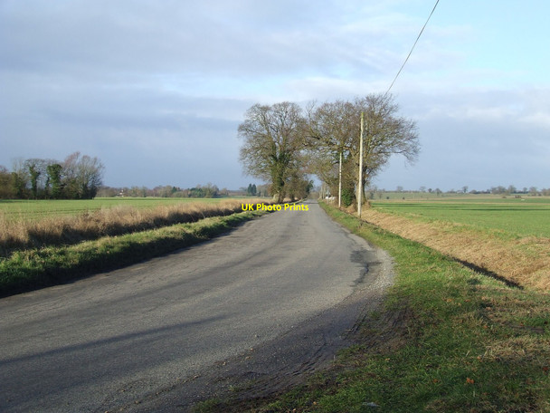 Photo 6"x4" Straight Road North Lopham c2010