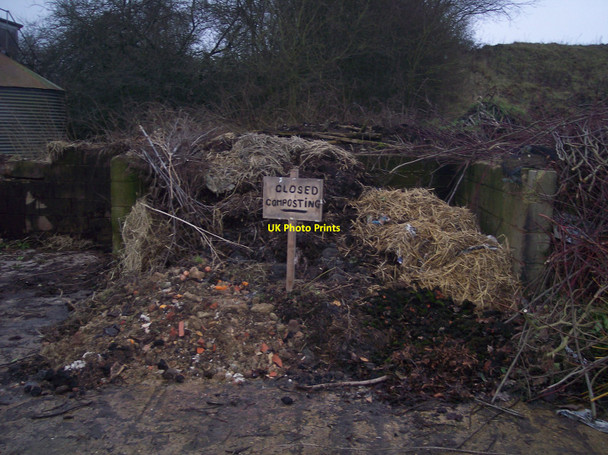 Photo 6"x4" Closed Compost ??? Winkhurst Green c2010