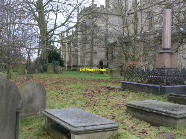 Photo 6"x4" Hatfield churchyard Hatfield\/SE6609 c2010
