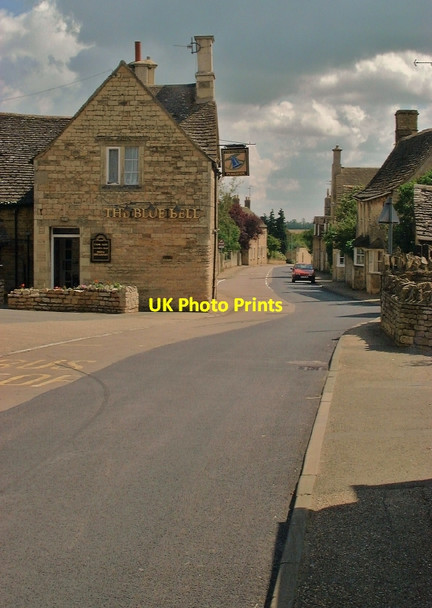 Photo 6"x4" Easton: The Blue Bell Easton on the Hill c2002