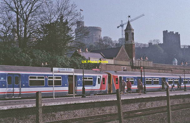 Photo 6"x4" Windsor & Eton Riverside Station Eton c1990