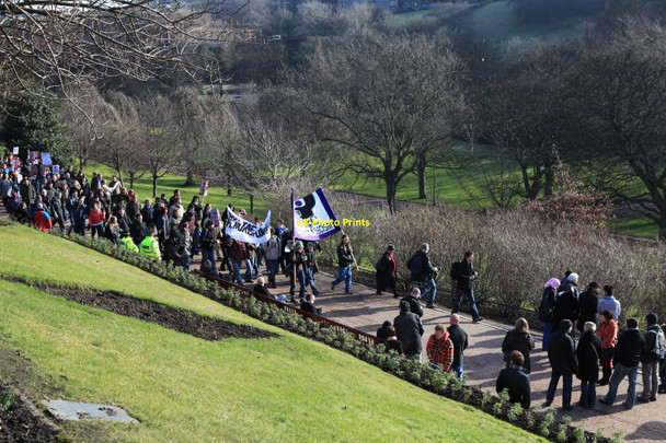 Photo 6"x4" March in Princes Street Gardens Edinburgh c2010