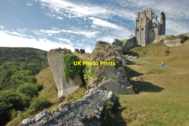 Photo 6"x4" Corfe Castle: Damaged by Gunpowder Corfe Castle c2009