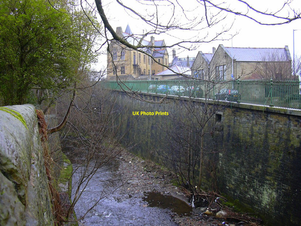 Photo 6"x4" River Brun and Old Grammar School Burnley c2010