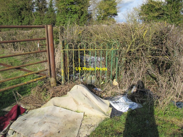 Photo 6"x4" Fly tipping by the gate Wallingford c2010