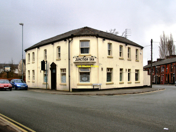 Photo 6"x4" Junction Inn Royton c2010