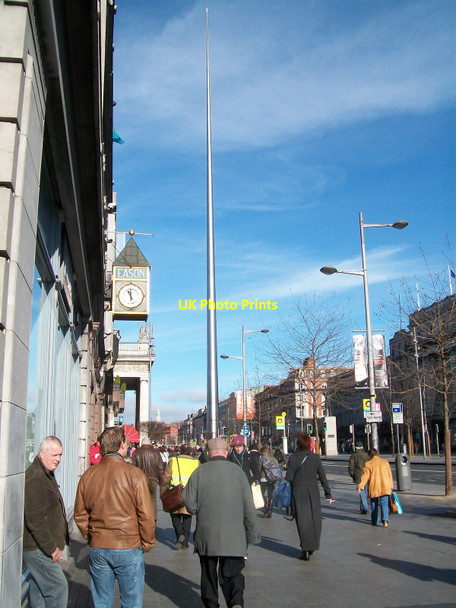 Photo 6"x4" Saturday morning shoppers outside Eason's in O'Connell Street Dublin\/O1534 c2010