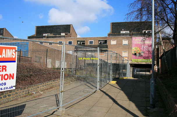 Photo 6"x4" Abandoned flats Nottingham\/SK5641 c2010