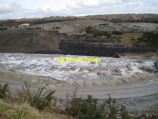 Photo 6"x4" View into Denistone Quarry, central void Preston\/SX8574 c2010