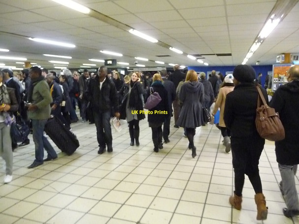 Photo 6"x4" London : Westminster - Victoria Underground Station Westminster c2010