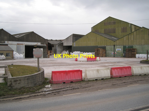 Photo 6"x4" Clay-related buildings east of the B3193 Preston\/SX8574 c2010