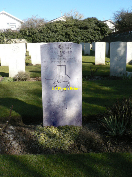 Photo 6"x4" The grave of Sgt. R C Turner (Royal New Zealand Air Force) - Llantwit Major Llantwit Major\/Llanilltud Fawr c2010