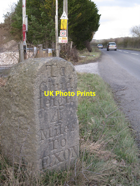 Photo 6"x4" Milestone, Old Exeter Road (2\/2) Newton Abbot c2010