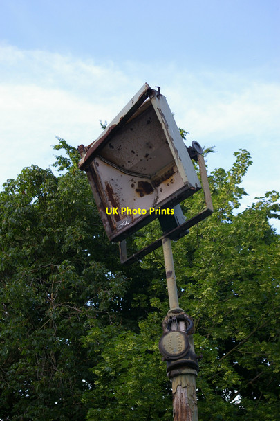 Photo 6"x4" Broken floodlight, Hornsey churchyard, London N8 Hornsey c2006