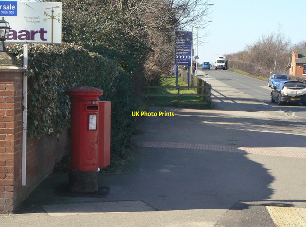 Photo 6"x4" Clifton Road postbox, ref NG11 301 Brook Hill\/SK5633 c2010