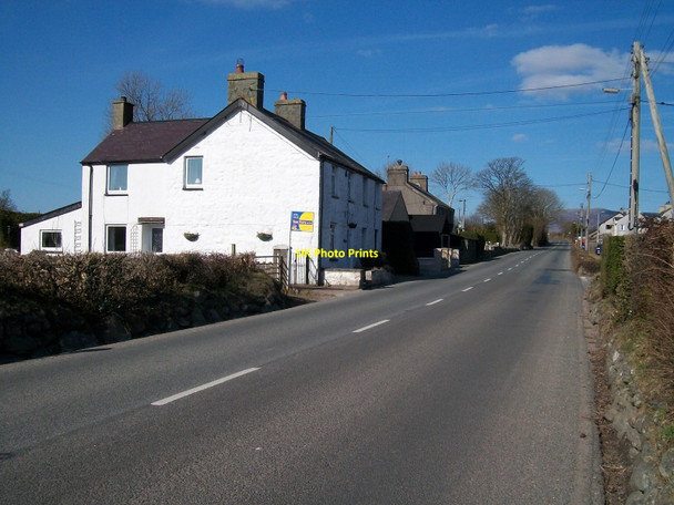 Photo 6"x4" Houses alongside the B4411 Criccieth road at Rhoslan Criccieth c2010
