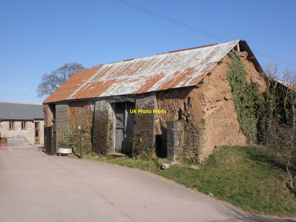 Photo 6"x4" Stone barn, at Higher Eastington Eastington\/SS7409 c2010