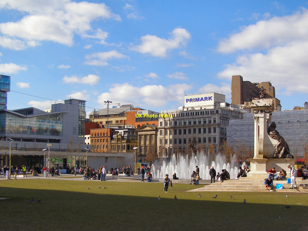 Photo 6"x4" Piccadilly Gardens Manchester c2010