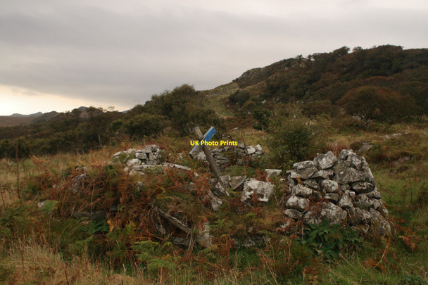 Photo 6"x4" Kintour Chapel, Islay Cnoc M\u00f2r na Claigin c2007 P1