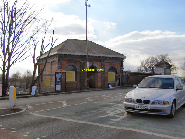 Photo 6"x4" Brooklands Station Sale c2010