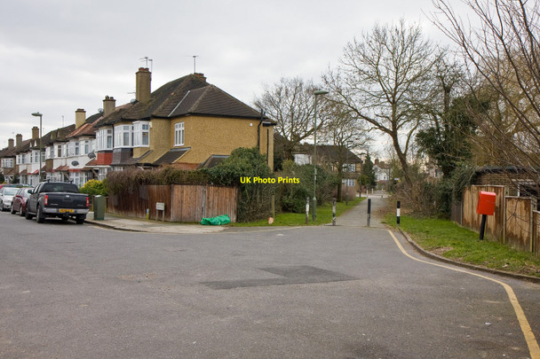 Photo 6"x4" Hale Grove Gardens and Footpath Edgware c2010