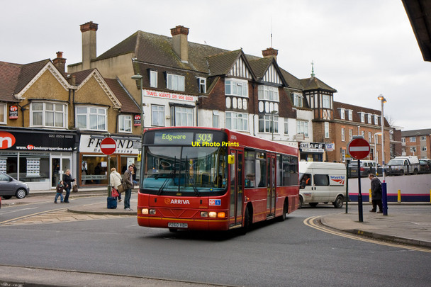 Photo 6"x4" 303 Departing Mill Hill Bus Station Edgware c2010