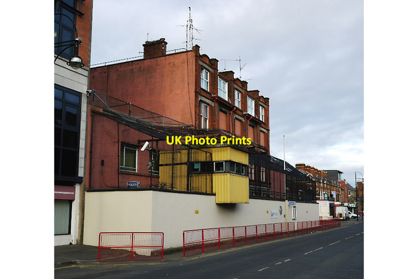 Photo 6"x4" Donegall Pass PSNI station Belfast c2010
