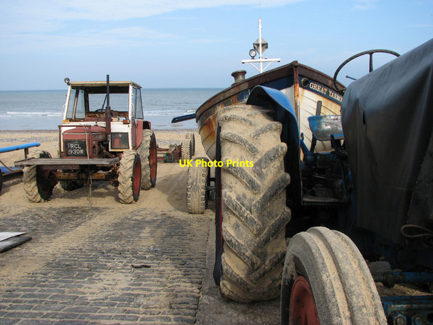 Photo 6"x4" Cromer: tractors and crab boat Cromer\/TG2142 c2006