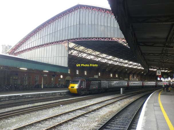 Photo 6"x4" Platforms 3 and 5, Bristol Temple Meads Barton Hill\/ST6072 c2010
