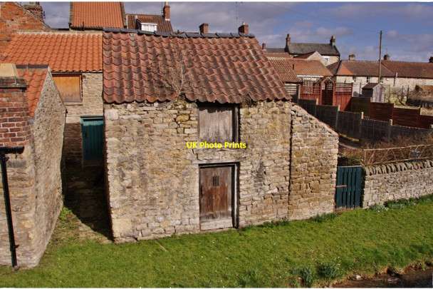 Photo 6"x4" Barn by the Borough Beck, Helmsley Helmsley c2010