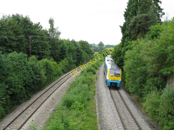 Photo 6"x4" Northbound Train Passing Dinmore Hope under Dinmore c2009