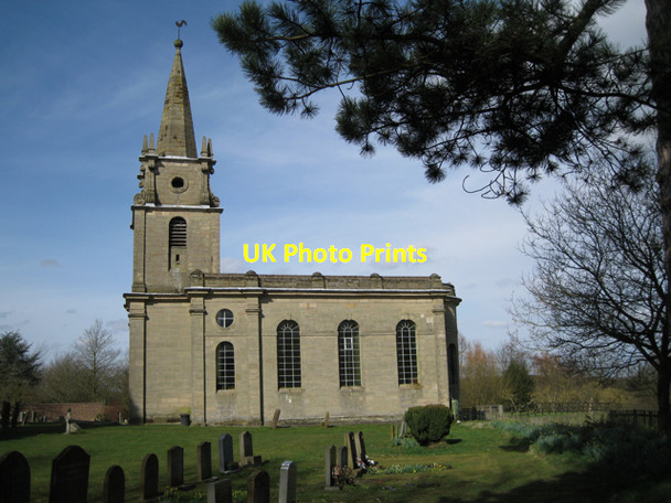 Photo 6"x4" Honiley Church and churchyard Honiley c2010