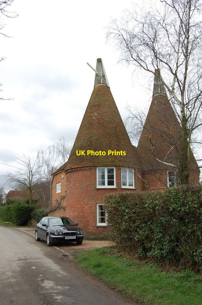 Photo 6"x4" Stoddards Oast Clayhill\/TQ8423 c2010 P1
