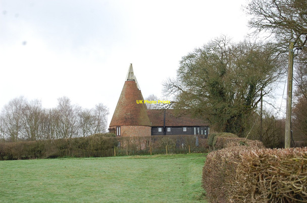 Photo 6"x4" Oast house, Furnace Lane Beckley Furnace c2010