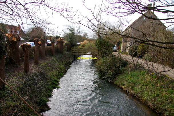 Photo 6"x4" The River Thames looking upstream Cricklade c2010