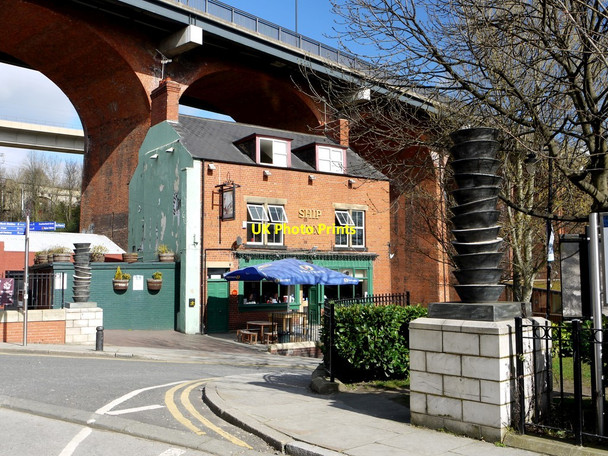 Photo 6"x4" Ship Inn, Stepney Bank, Ouseburn Newcastle upon Tyne c2010