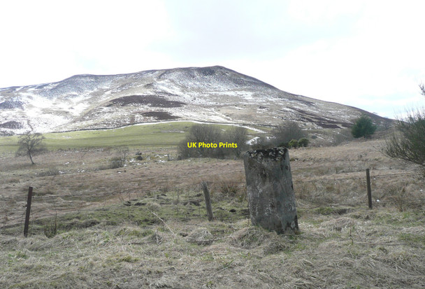 Photo 6"x4" Milestone on B8063 Buchanty c2010