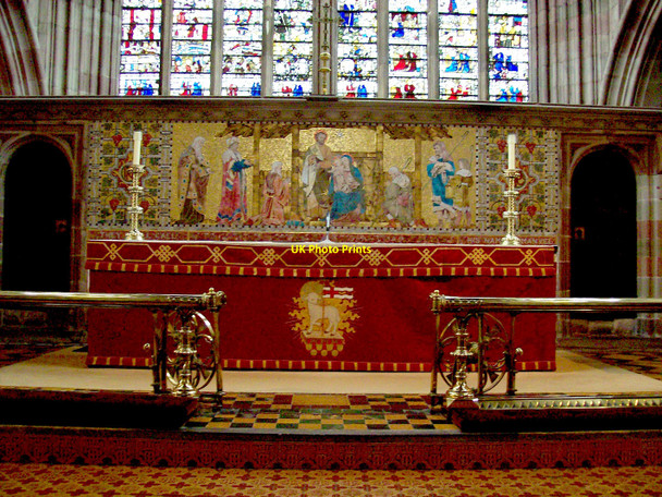 Photo 6"x4" Malvern Priory Altar Great Malvern c2010