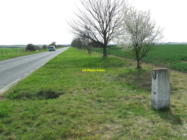 Photo 6"x4" Old Milestone Fowlmere c2010