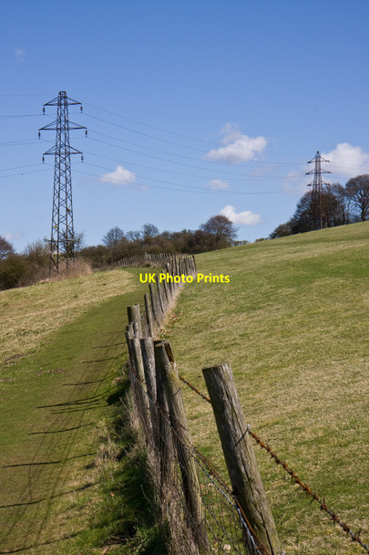 Photo 6"x4" Fence and Pylons on Dunstable Downs Dunstable c2010