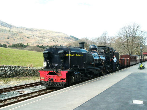 Photo 6"x4" Steam train arrives at Beddgelert station Beddgelert c2010