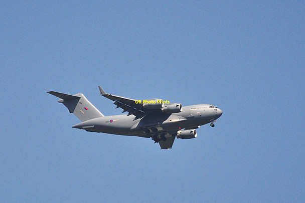 Photo 6"x4" Boeing C-17 Globemaster III on approach to  Cardiff Wales Airport Llanmaes\/SS9869 c2009