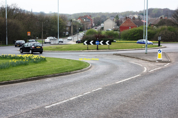 Photo 6"x4" Roundabout on Coisley Hill Normanton Spring c2010