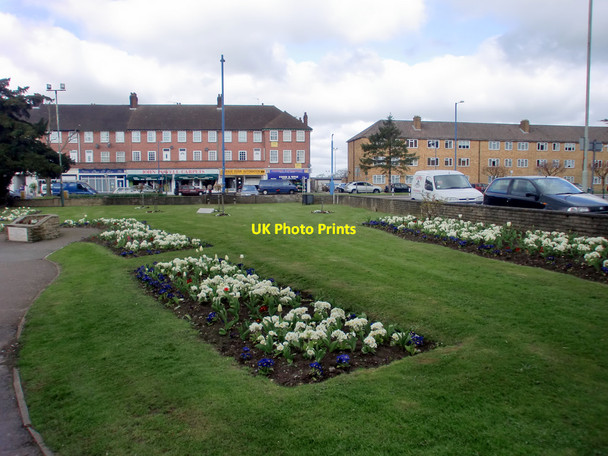 Photo 6"x4" Flowerbed, High Street, Potters Bar, Hertfordshire Potters Bar c2010