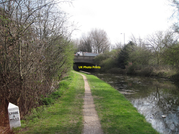Photo 6"x4" Leeds-Liverpool Canal Milepost at Dunning's Bridge Aintree c2010