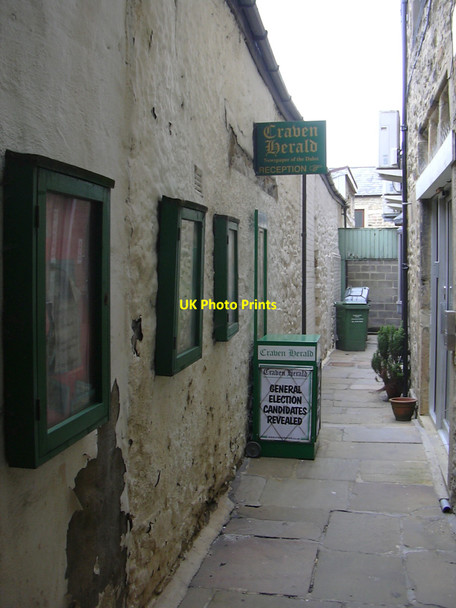 Photo 6"x4" Craven Herald, High Street, Skipton Skipton c2010