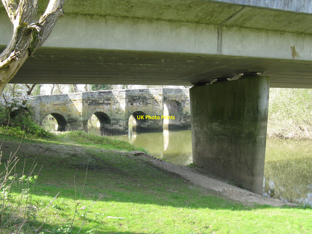 Photo 6"x4" The old and the new bridges at Stopham Stopham c2010